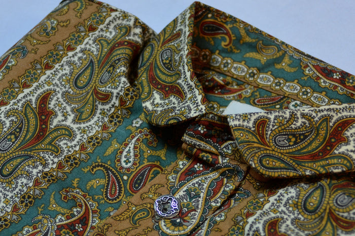 Red and Green Paisley Wallpaper Dakota Shirt